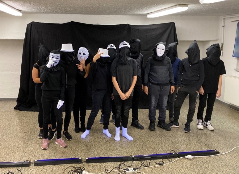 schwarzlichttheater.jpg schwarzlichttheater.jpg